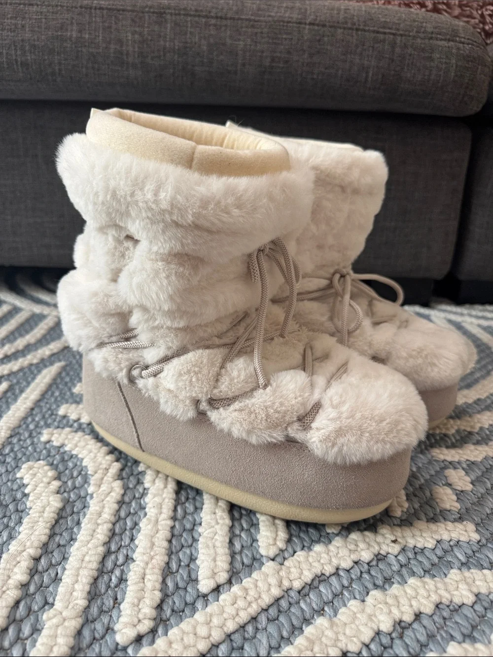 Steve Madden Faux Fur Moon Boots Cream Lace Up Women’s 9/10